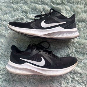 Nike Men's Black Downshifter 10 Running Shoes